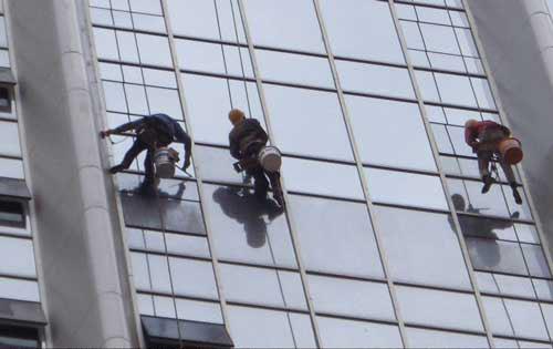 城市天際線的守護者——太原高聳建筑物清洗保潔服務